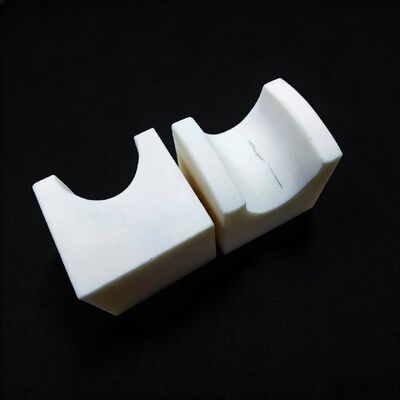 알루미나 세라믹, 영률 200~400 GPa, 유전 강도 18~20 KV/mm, 고내구성 부품용