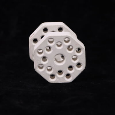 내열 충격 저항 250 멀라이트 세라믹, 열팽창 계수 4.5 ~ 5.5 × 10⁻⁶/K, 경도 7 ~ 8 Mohs, 열 보호 시스템에 사용