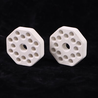 내열 충격 저항 250 멀라이트 세라믹, 열팽창 계수 4.5 ~ 5.5 × 10⁻⁶/K, 경도 7 ~ 8 Mohs, 열 보호 시스템에 사용