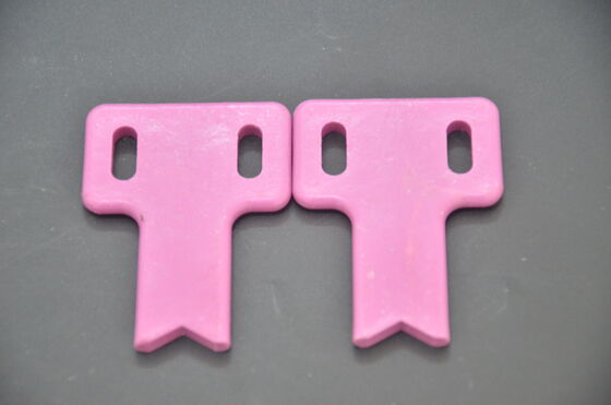 강도 9 모스 알루미늄 산화물 세라믹, 단열 저항이 1012 오hmcm를 초과하고 압축 강도는 정밀 기기에 대해 3000 MPa 이상