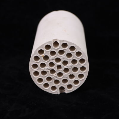 산화 알루미늄 세라믹 밀도 3.75 ~ 3.9 g/cm³ 압축 강도 3000 MPa 이상 휨 강도 200 ~ 400 MPa