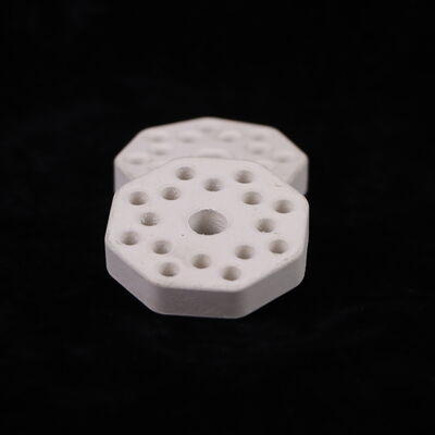 내열 충격 저항 250 멀라이트 세라믹, 열팽창 계수 4.5 ~ 5.5 × 10⁻⁶/K, 경도 7 ~ 8 Mohs, 열 보호 시스템에 사용